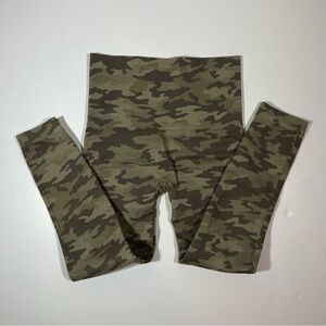 Spanx Camouflage Cropped Seamless Leggings